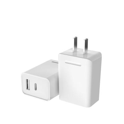 China UniversalÂ   Hot Selling Smart Mobile Phone Charger QC18W+ PD18W Wall Charger USB Fast Charging Head for sale