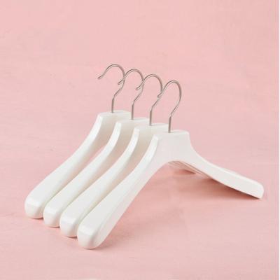 China Inspring Flat Durable Customized Heavy Duty Coat Hangers Wood Wholesale White for sale