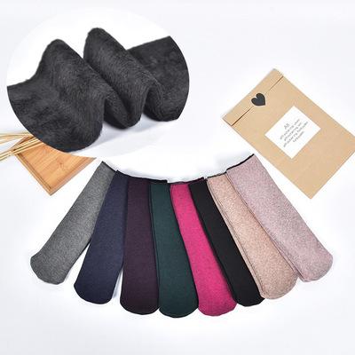 China Sustainable High Quality Winter Floor Socks And Cotton Stripe Socks For Women for sale