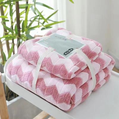 China 2022 Viable Coral Color Fleece Lattice Towel Coral Fleece Bath Towel Set for sale