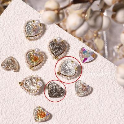 China Custume Gold Rhinestone Diamond 3d Heart Quick Dry Nail Charm For Nails Art for sale