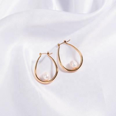 China FASHIONABLE 18K Gold Plated Personality Minimalist U Shaped Metal Stud Earrings Fashion Temperament Natural Pearl Earrings Jewelry for sale