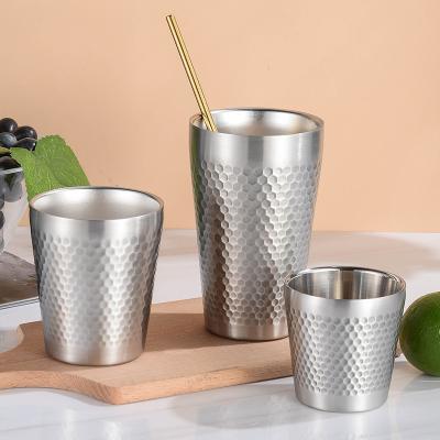 China Durable High Quality Double Walls Vacuum Mug Tumbler Hammered Insulated Drinking Mug Hammered Stainless Steel Pint Mugs for sale