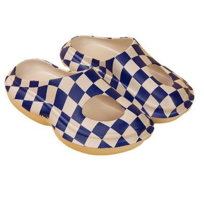 China Outdoor slippers outdoor sandals and slipper large size 2022 new European and American men's and women's couples checkered transfer fashionable fashion for sale