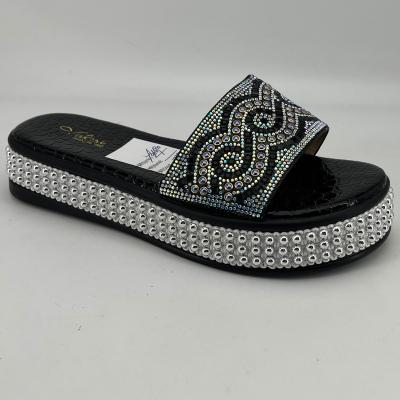 China Fashion trend 2023 new summer simple rhinestone female thick diamond slippers multi-colored flip-flops for sale