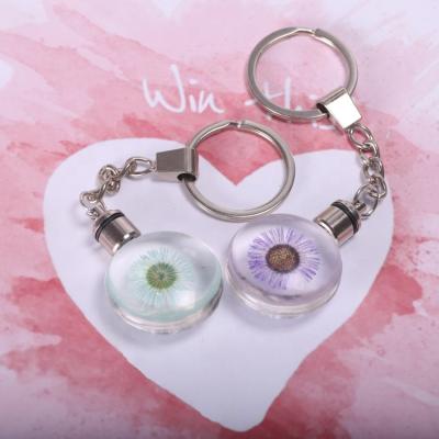 China Beautiful Dry Flower Flowers Customs Lead The Cabochon Crystal Glass Key Ring Key Chain Chain for sale