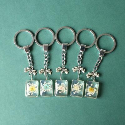 China Real flower factory price cheap handmade dry crystal glass flower key chain for sale