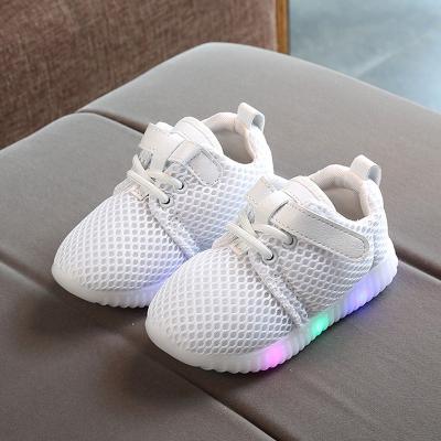 China New Kids Light Luminous Shoes Sports Running Shoes Baby Lights Up Mesh Fashion Sneakers Toddler Kids LED Boys Girls Stripe for sale