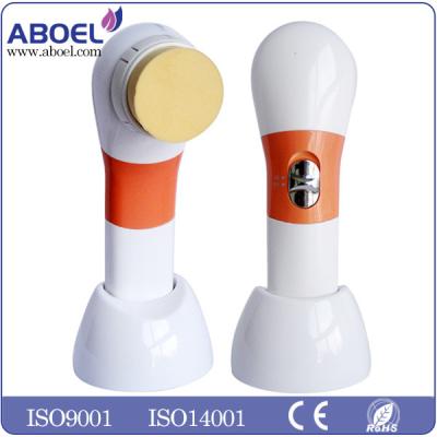 Chine Brosse faciale de Massager de beauté à piles de vibration avec 4 applicateurs remplaçables à vendre