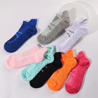 China 2022 OEM New Hot Sale Breathable High Quality Elastic Sports Basketball Socks Men Athletic Crew Socks for sale