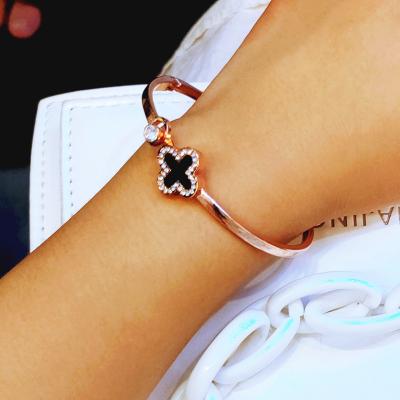 China Women's Romantic Bracelets For Jewelry Making Bluk Charms With Symbols-Four Leaves Clover Cuff Bracelet for sale