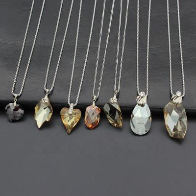 China High Quality Transparent Shiny Female Black Heart Fashion Irregular Natural Stone Crystal Necklace Pendant for sale