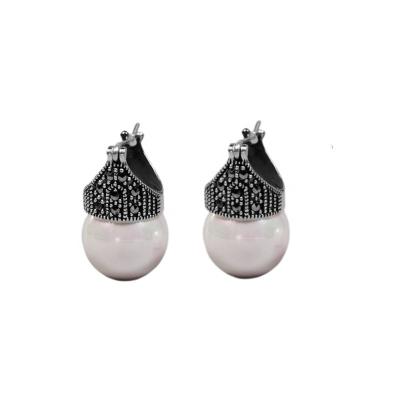 China FASHIONABLE Wholesale 925 Sterling Silver Hugging Earrings Bead Earrings Natural Pearl Pendant Earrings for sale