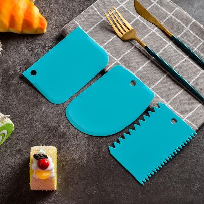 China Sustainable Home Kitchen Dough Cutter Plastic Cover PP Baking Scraper Set for sale