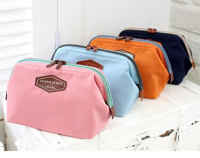 China As Giveaway Gifts 2018 Custom Nylon Fashion Pouch Bag With Zipper To Make Up for sale