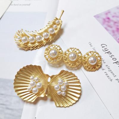 China Shell Feather Alloy Retro Platypus Side Clip Platypus Clip Side Clip Adult Headdress Hairpin Pearl Hairpin for sale