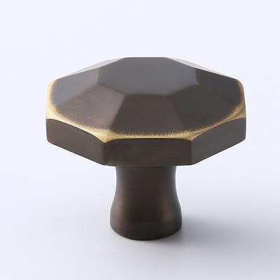 China Wonderful New Design Plating Eight Hole Drawer Cabinet Sides Brass Antique Brass Knobs Single Knobs Hardware for sale