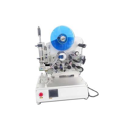 China Food Water Milk Juice Flat Bottle Labeling Machine /New Design Double Sides Labeling Machine Automatic Bottle Sticker for sale