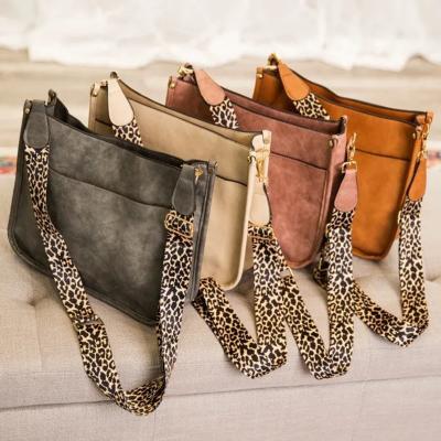 China Fashionable Leopard Straps Square Luxury PU Sling Bags Purse Messenger Crossbody Bags Leather With Cheetah Guitar Strap for sale