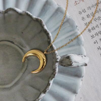 China Collana de Di Luna Stainless Steel High Polished Moon Crescent Necklace 18k Gold Plating Titanium Steel Moon Pendant Necklace for sale