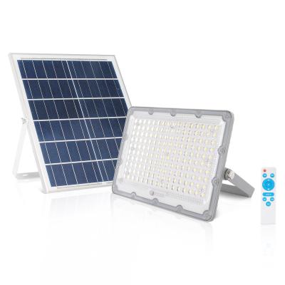 China High Quality Smart Solar Sensor 50W 100W 200W 300W 400W 500W Smart Solar LED Flood Light New Outdoor Garden Yard Remote Control Light for sale