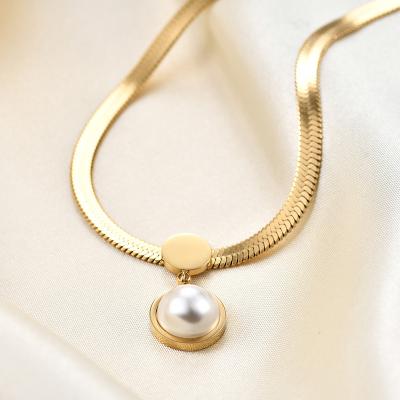 China CLASSIC Valentine's Day pearl clavicle chain necklace imitation CLASSIC necklace gift INS personality fashion personality snake blade flat chain necklace for sale