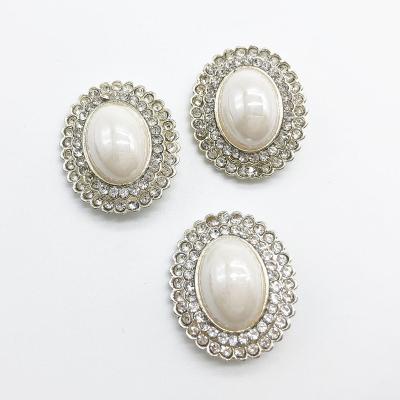 China Leg Wholesale Sew on Crystal Glass Stone Diamond Oval Shape with Two Layers Rhinestone Button Pearl Crystal Buttons for Decoration for sale