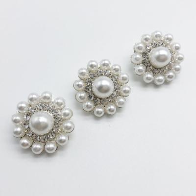 China Good leg price china factory make flower metal button with pearl and rhinestone crystal for clothing for sale