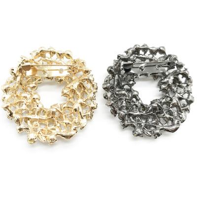 China Rhinestonel+alloy Fashion Hot Selling Women Round Shaped Alloy Silver Filigree Fashion Brooch Elegant Loose Round Brooches for sale