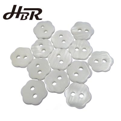 China Sustainable 18L / 11.5mm 2 Holes Flower Shape River Shell Button for sale