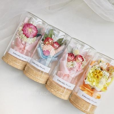 China 100% Real Fresh Roses Preserved Rose Glass Handmade Rose Bouquet Glass Bottle for sale