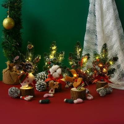 China Large Pine Cones Cotton Luxury Christmas Tree Durable Custom Wholesale Natural Red Merry Christmas Decoration for sale