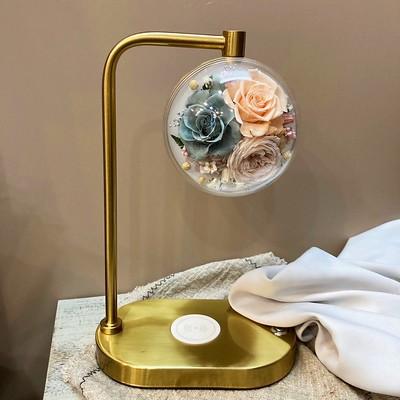 China Real Flower Preserved Flower In Bedside Table Lamp With Phone Wireless Charger for sale