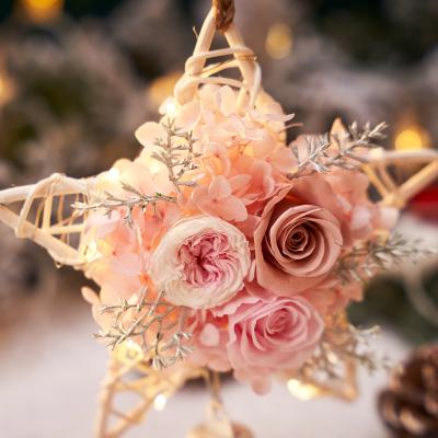 China Real Flower Christmas Wreath with a Gnome, Large Berries Outdoor Christmas Decoration for sale