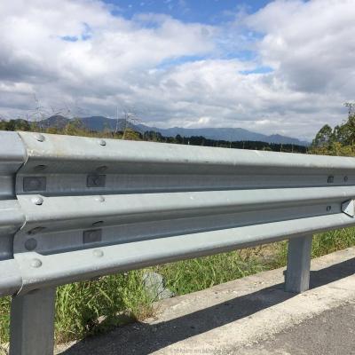 China Steel W Beam Guardrails Roadway Corrugated Road Safety Galvaniized Expressway Road Guard Rail Traffic Crash Barrier for sale