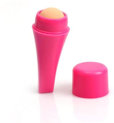 China Skin Tightening Portable Wholesale Mini Oil-Absorbing Volcanic Stone Face Roller for sale