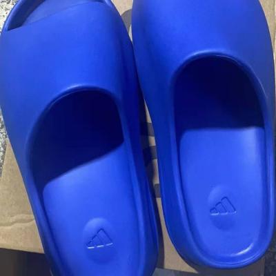 China 2021 Custom Logo Slipper Yeezy Sandals Unisex Designer Men Slippers Summer Fashion Trend Plus Size Yeezy Slides Women for sale