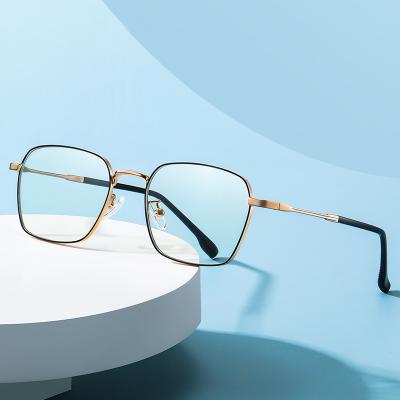 China Fashionable Luxury Square Glasses Men Metal Optical Glasses Women Eye Glasses for sale