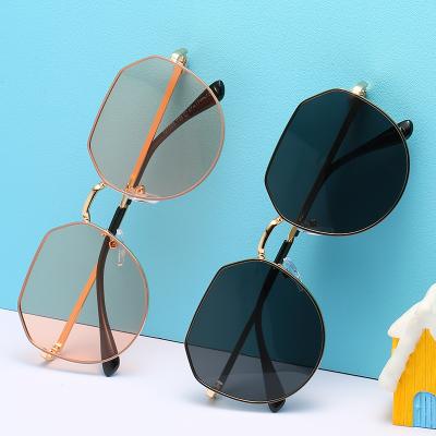 China Hot selling fashion sunglasses children shade sunglasses to shape polygonal baby boy sunglasses for sale