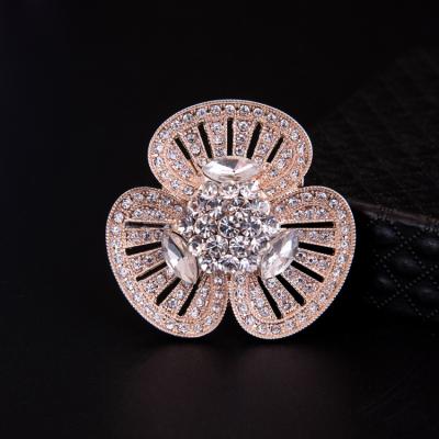 China Pin Jewelry Wholesale Hot Design Popular Flower Brooch Zircon Brooch for sale