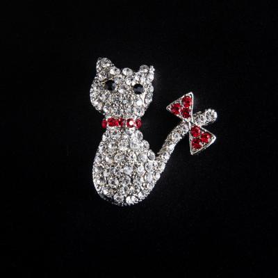 China Popular Wholesale Cute Silver Pins Women's Fashion Cat Series Brooch Animal Clothing Accessories for sale