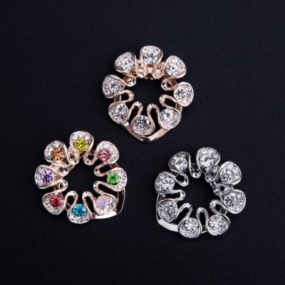 China Popular Hot Selling Flower Shaped Silk Rhinestone Scarf Buckle Pin Brooch For Women for sale