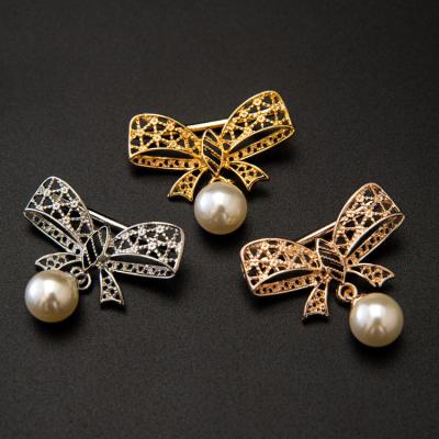 China Popular Multi-use Fashion Alloy Bow-knot Scarf Clip Brooch With Pearl For Silk Scarf for sale