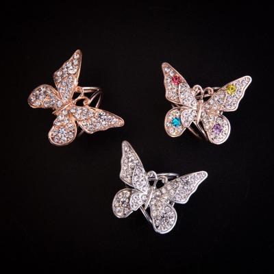 China Popular fashion accessories jewelry factories butterfly brooch made with rhinestone for sale