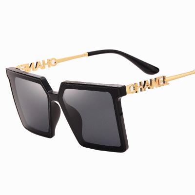 China Luxury Vintage Sunglasses Fashion UV400 Women Sunglasses Classic Square Oversized Retro Sunglass Shades for sale