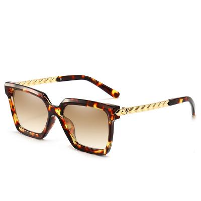 China Fashionable Metal Sunglasses Square Designer Sunglasses Wholesale Women UV400 for sale