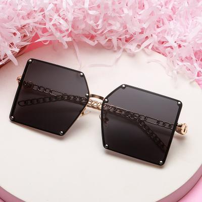 China Newest Women's Fashion UV400 Sunglasses Square Sunglasses Retro Alloy Chain Rivet Oversized Frameless Rimless Sunglasses for sale