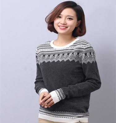 China Anti-wrinkle Women's Snowflake Pattern Striped Jacquard Knitted Sweater For Christmas for sale