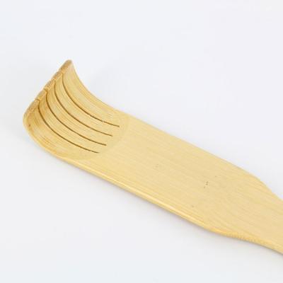 China Eco-friendly Summer Long Wooden Massage Hand Held All Body Bamboo Scratcher Itch Scratcher Massager for sale