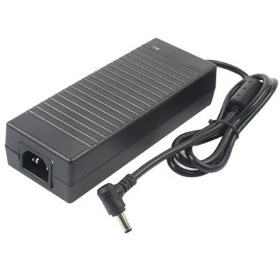 China Saída de corrente contínua C-Power Adaptador de energia AC 12.5A 12V para laptops 5.5/2.1mm 3-Prong 100-240V à venda